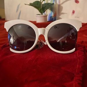 Designer - “NO” - Designer Look- “YES”